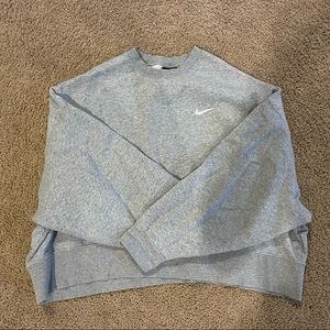 Cropped Nike Crewneck